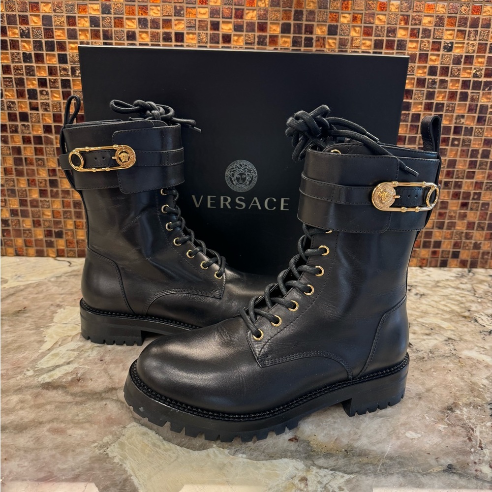 🖤NWT- Versace Black Leather Combat Boots🖤
